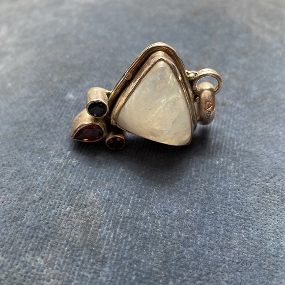 Rainbow 925 Moonstone, Amethyst, Garnet chunky triangular pendant - Picture 2 of 6